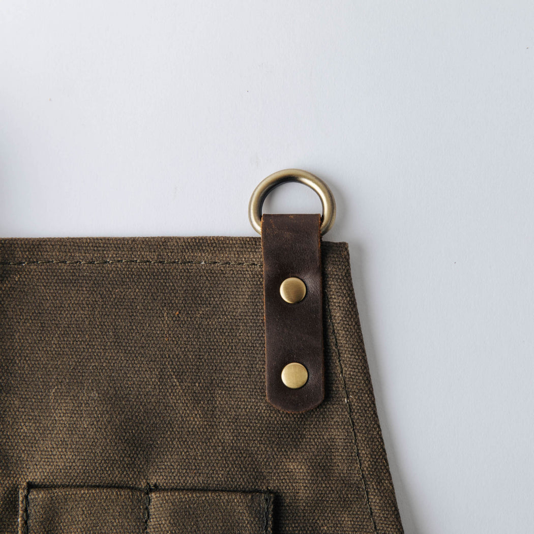 Common Goods Waxed Canvas Full Sized Apron - buckle details