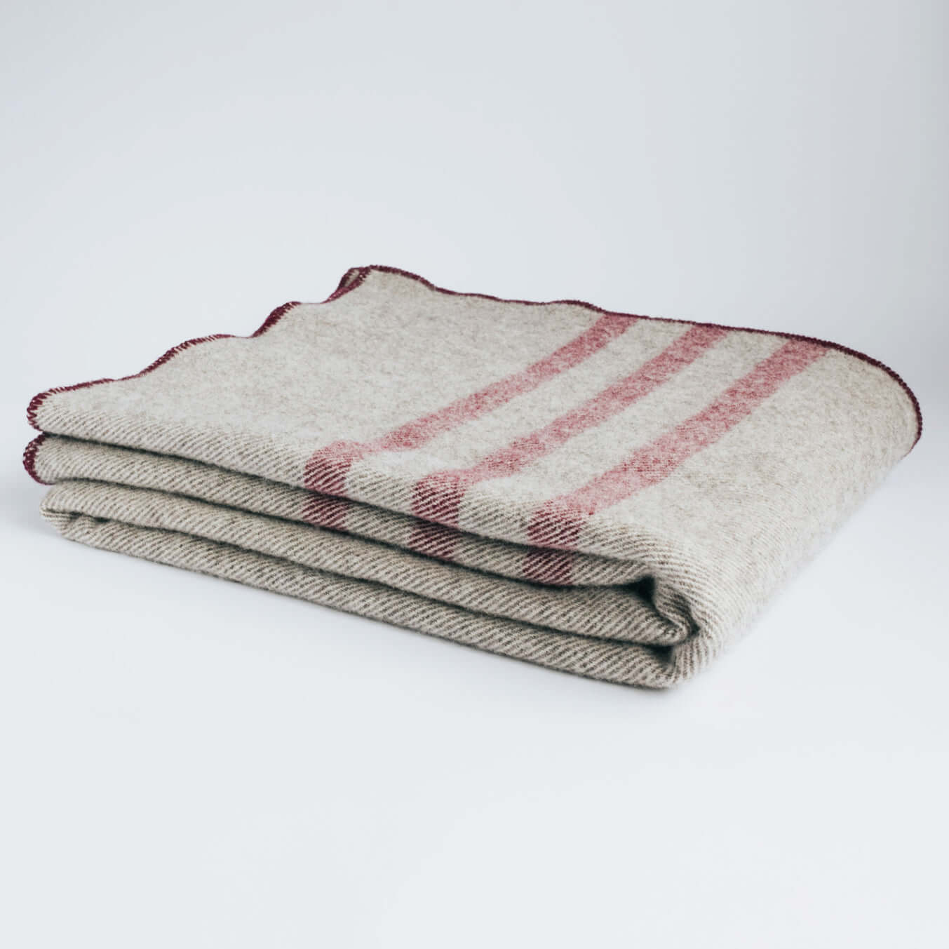 Pure wool cabin blanket with red stripes, soft and warm, measuring 183cm x 229cm, perfect for a queen-sized bed.